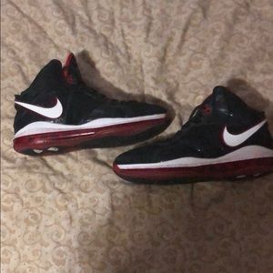 Nike Air Max LeBron VIII
